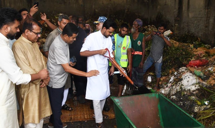 পরিচ্ছন্নতা কার্যক্রম ১২ ঘণ্টারও কম সময়ে সম্পন্ন হয়েছে : উপদেষ্টা আসিফ মাহমুদ